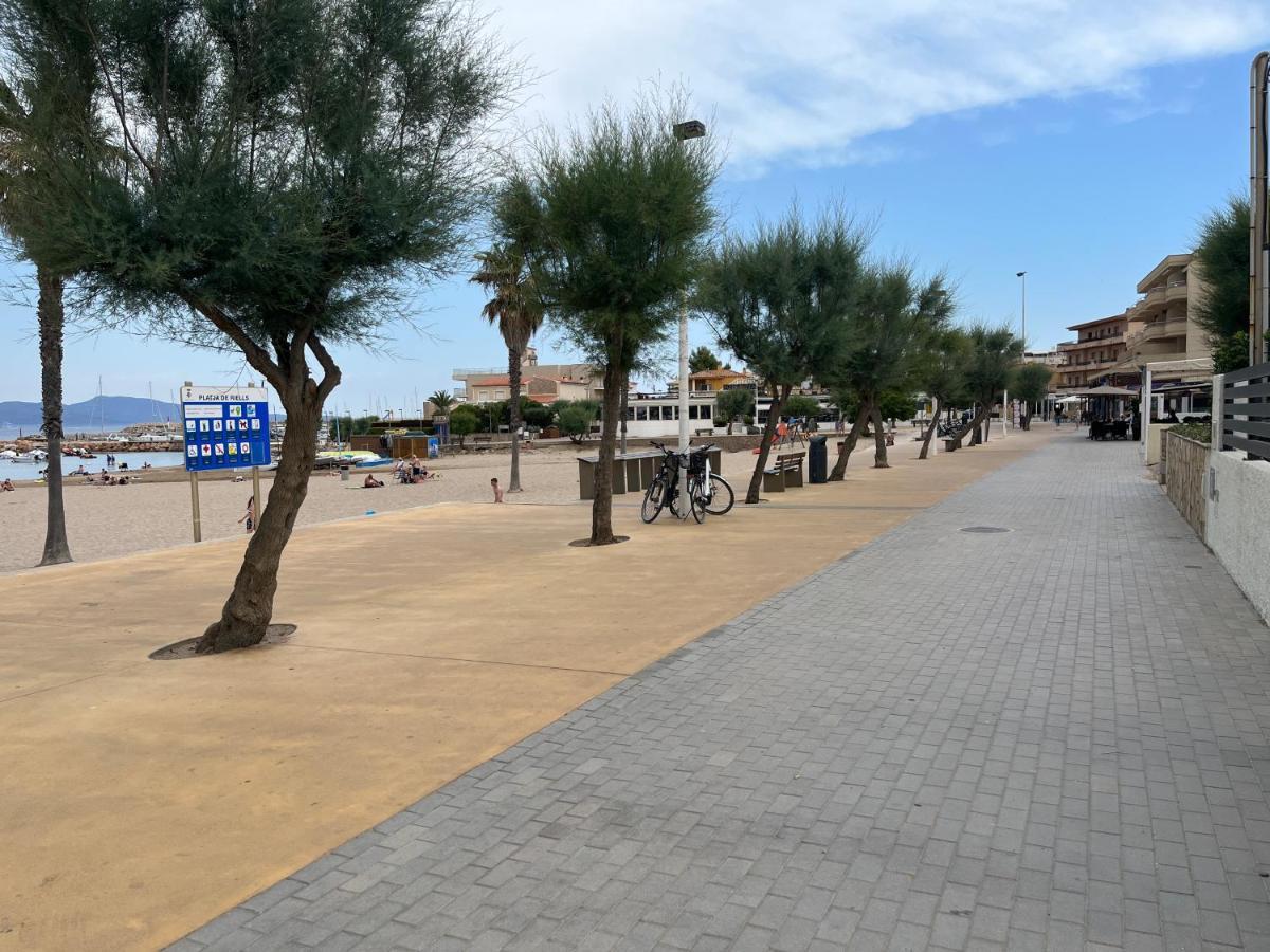 Apartamento En La Playa. Free Parking. Free Wifi L' Escala 외부 사진